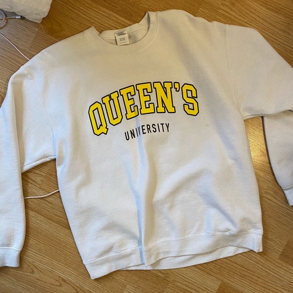 ‼️SOLD‼️ White Queen’s University Crewneck